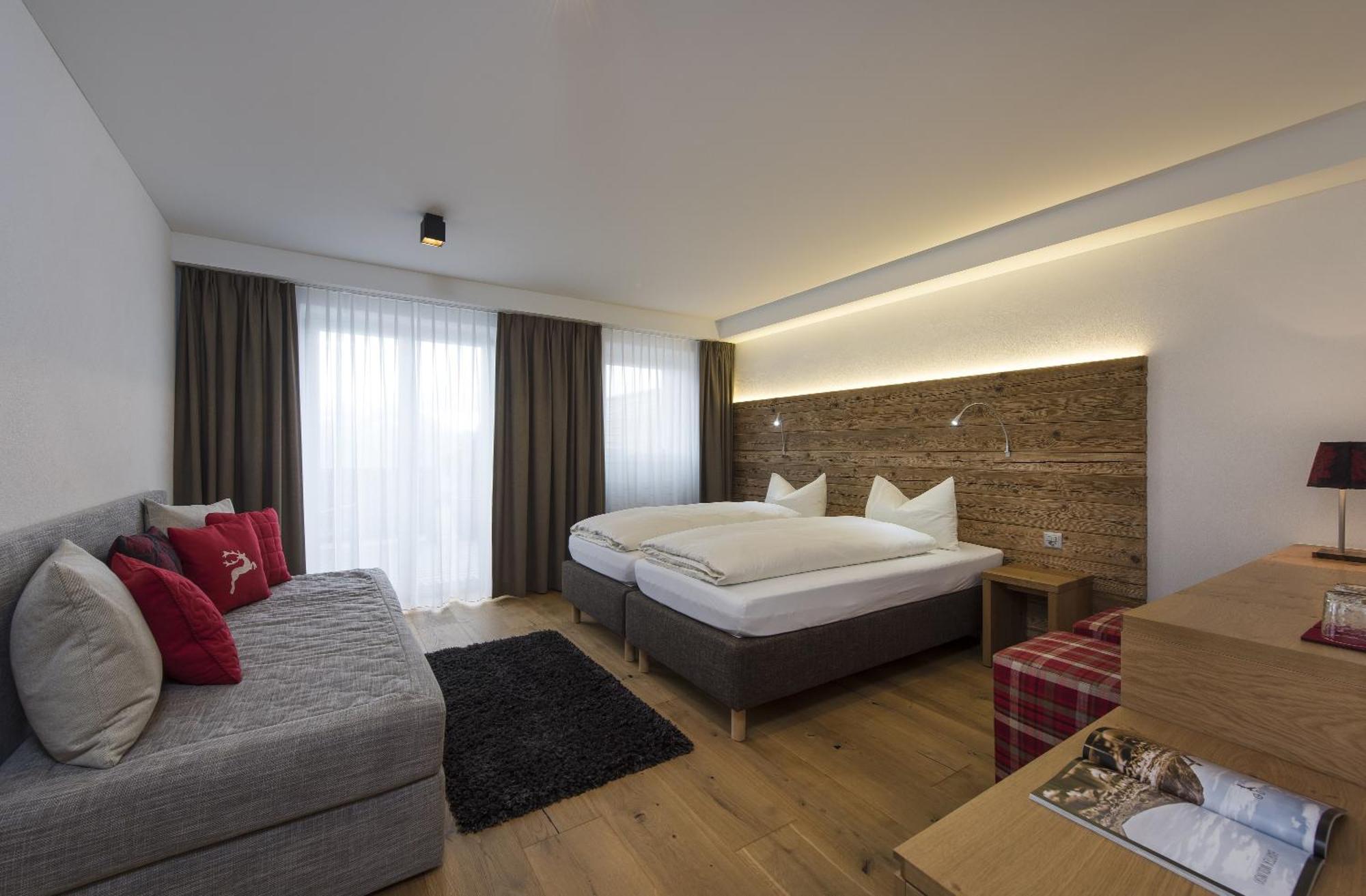 Berghotel Tgantieni Лензерхайде Стая снимка